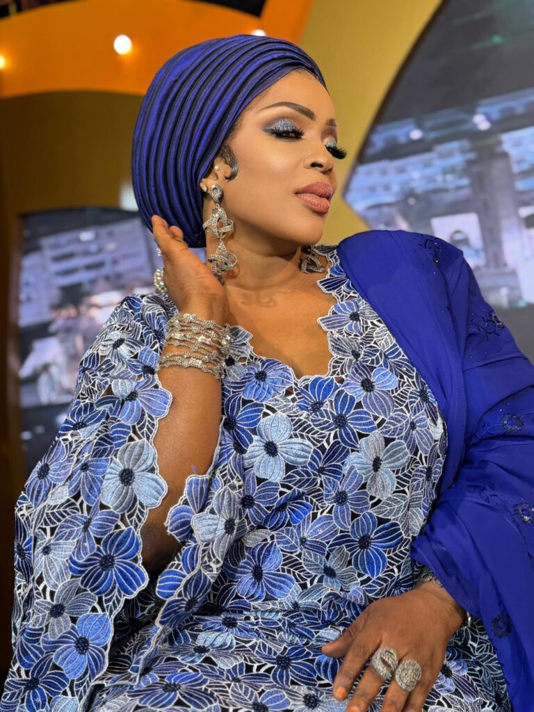 Mado Diaw brille sur le plateau de TFM avec une tenue élégante