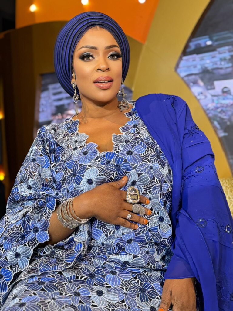 Mado Diaw brille sur le plateau de TFM avec une tenue élégante