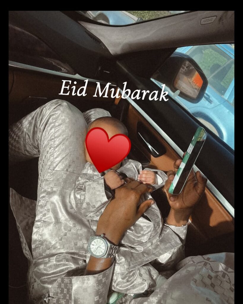 Samba Peuzzi séduit lors de Korité 2025 avec son enfant