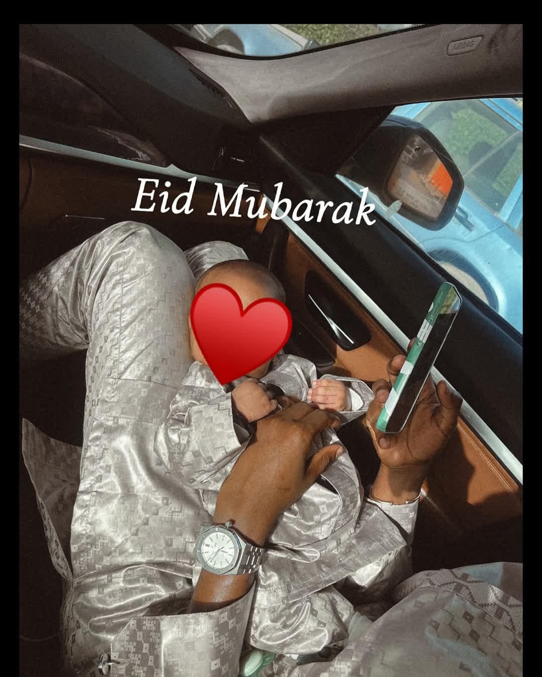 Samba Peuzzi séduit lors de Korité 2025 avec son enfant